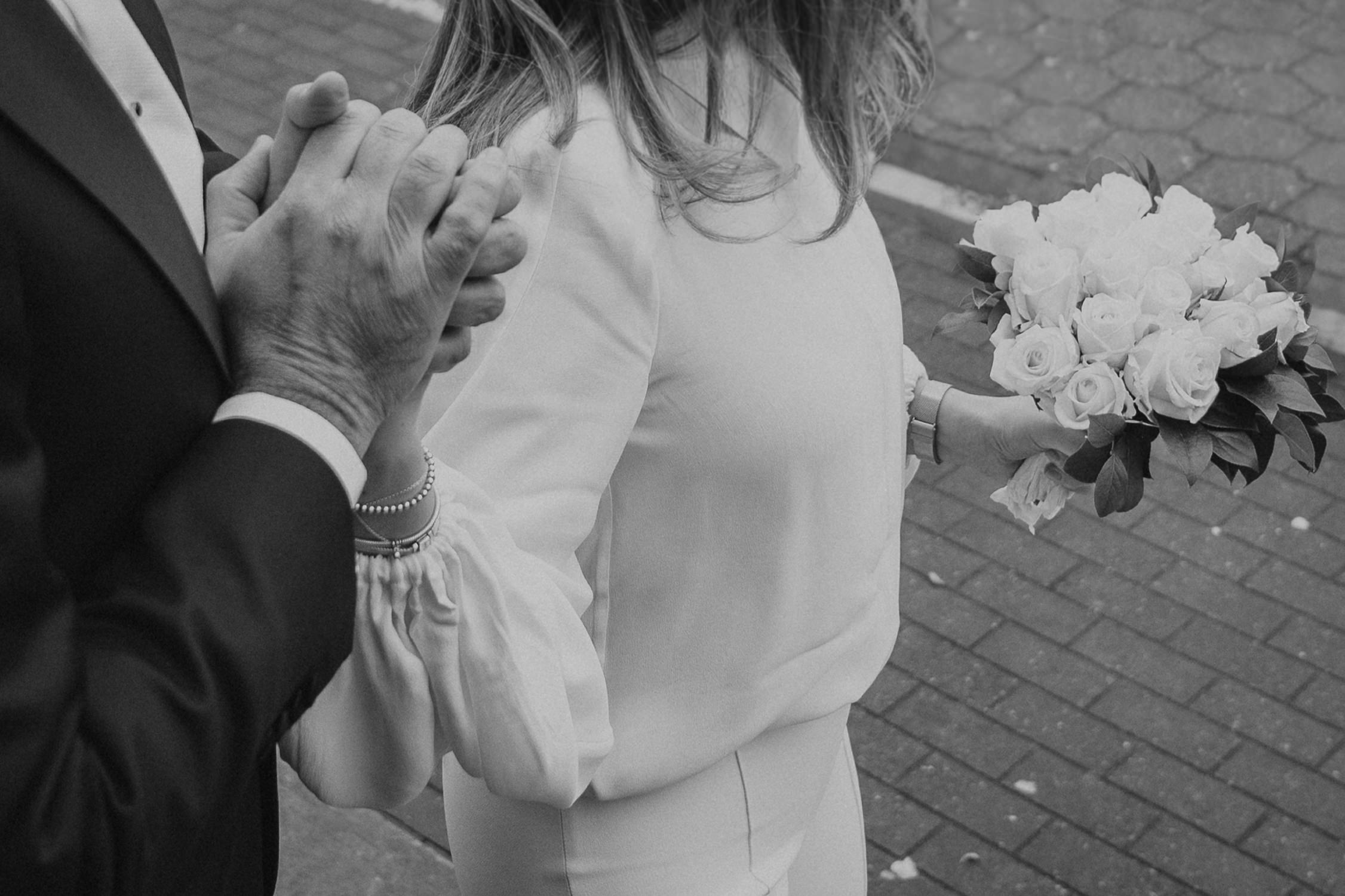Fluffy sleeve bride Brussels photography wedding